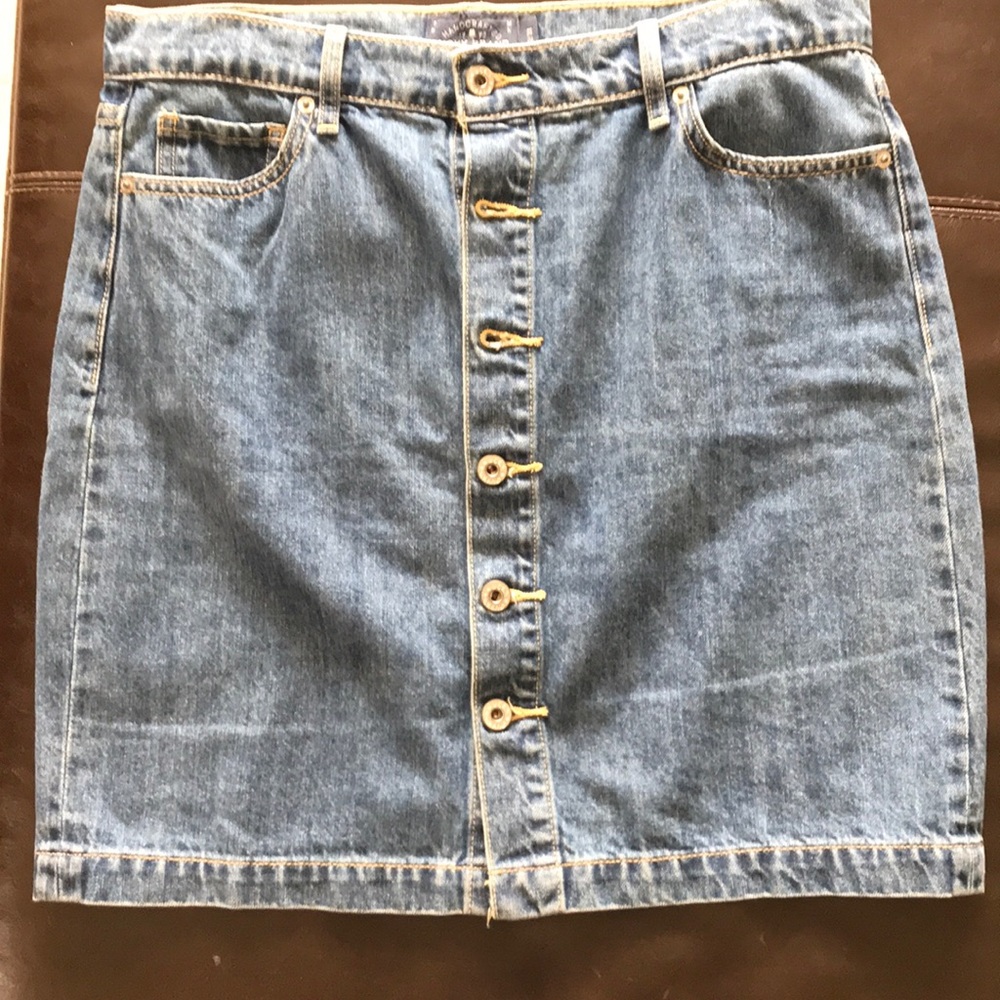 Short denim skirt